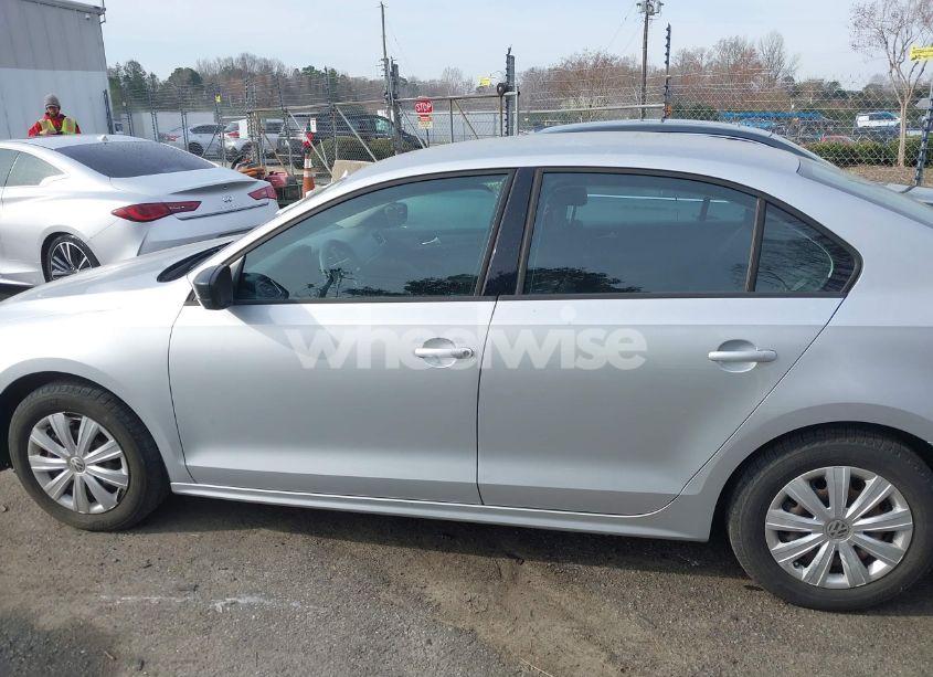 Photo 14 of 2014 Volkswagen Jetta 2.0L S (VIN 3VW2K7AJ7EM313535)