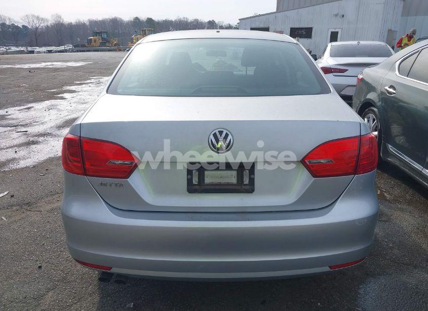 Photo 16 of 2014 Volkswagen Jetta 2.0L S (VIN 3VW2K7AJ7EM313535)
