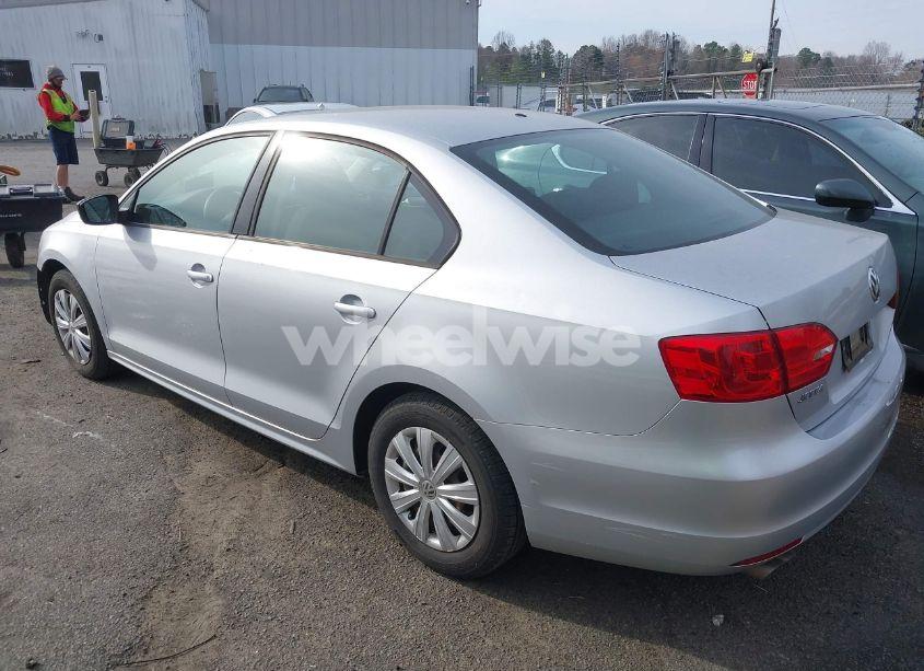 Photo 3 of 2014 Volkswagen Jetta 2.0L S (VIN 3VW2K7AJ7EM313535)