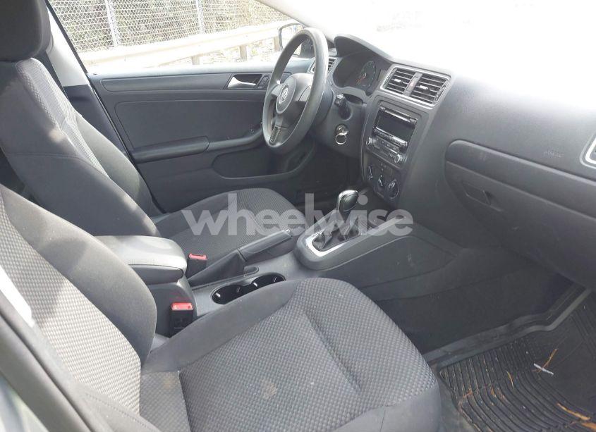 Photo 5 of 2014 Volkswagen Jetta 2.0L S (VIN 3VW2K7AJ7EM313535)