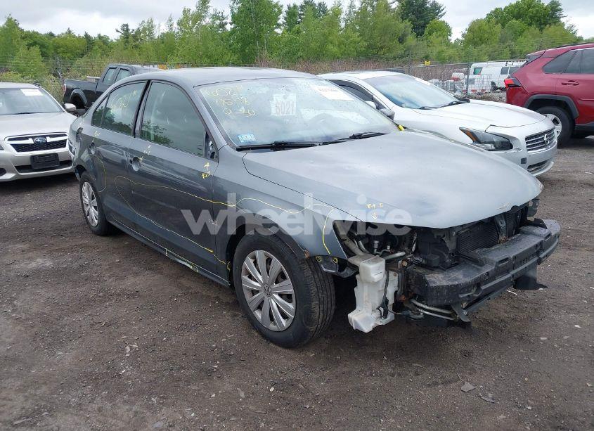 2014 Volkswagen Jetta 2.0L S (VIN 3VW2K7AJ7EM325555) main photo