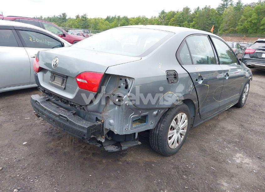 Photo 4 of 2014 Volkswagen Jetta 2.0L S (VIN 3VW2K7AJ7EM325555)