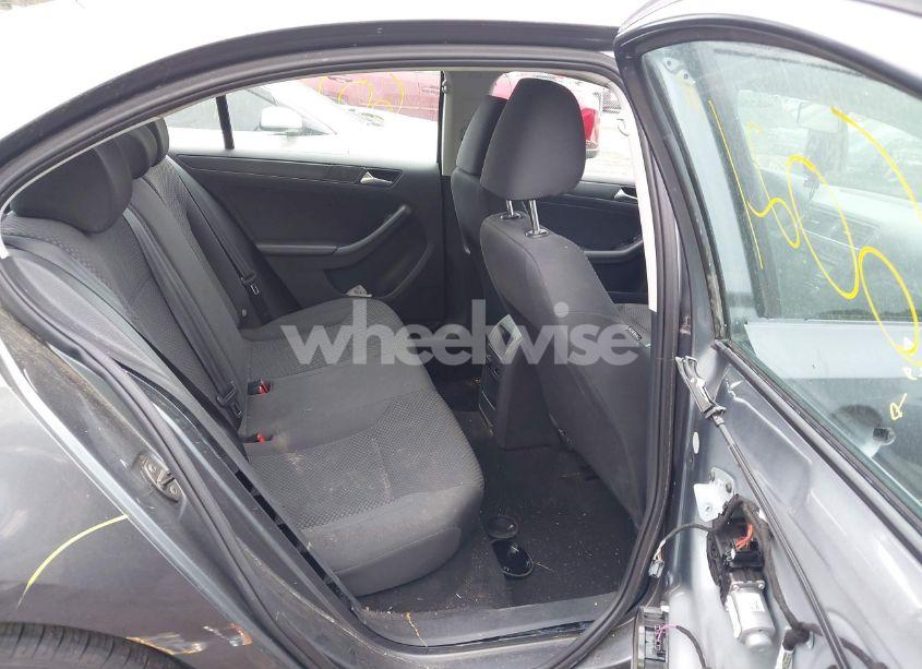 Photo 8 of 2014 Volkswagen Jetta 2.0L S (VIN 3VW2K7AJ7EM325555)