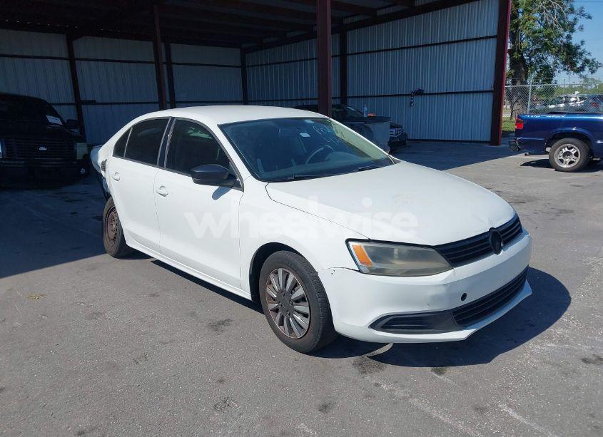 2014 Volkswagen Jetta 2.0L S (VIN 3VW2K7AJ7EM417765) main photo
