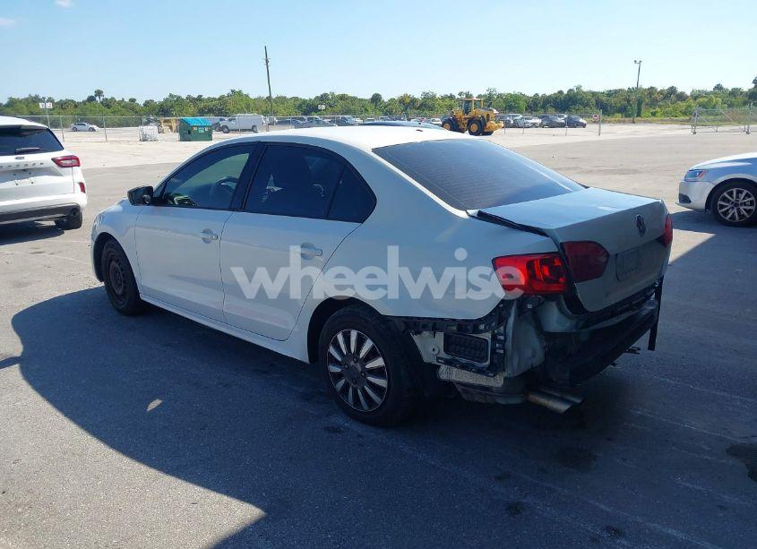 Photo 3 of 2014 Volkswagen Jetta 2.0L S (VIN 3VW2K7AJ7EM417765)