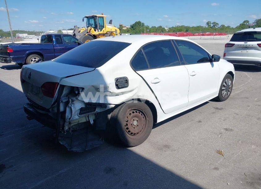 Photo 4 of 2014 Volkswagen Jetta 2.0L S (VIN 3VW2K7AJ7EM417765)