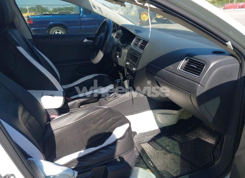 Photo 5 of 2014 Volkswagen Jetta 2.0L S (VIN 3VW2K7AJ7EM417765)