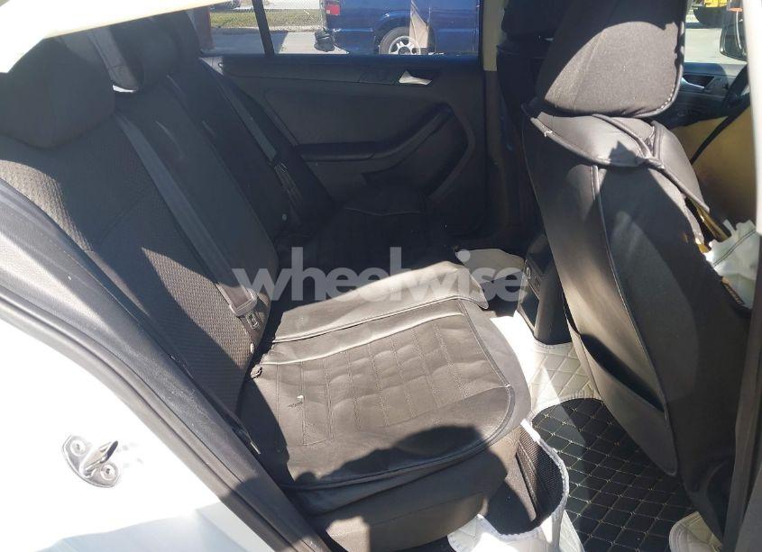 Photo 8 of 2014 Volkswagen Jetta 2.0L S (VIN 3VW2K7AJ7EM417765)