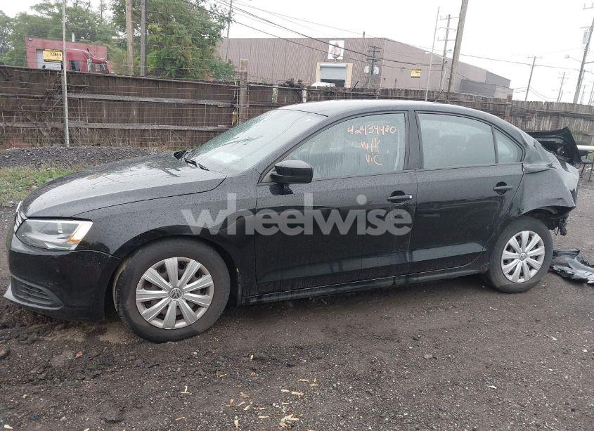 Photo 14 of 2014 Volkswagen Jetta 2.0L S (VIN 3VW2K7AJ7EM435702)