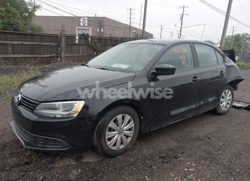 Photo 2 of 2014 Volkswagen Jetta 2.0L S (VIN 3VW2K7AJ7EM435702)