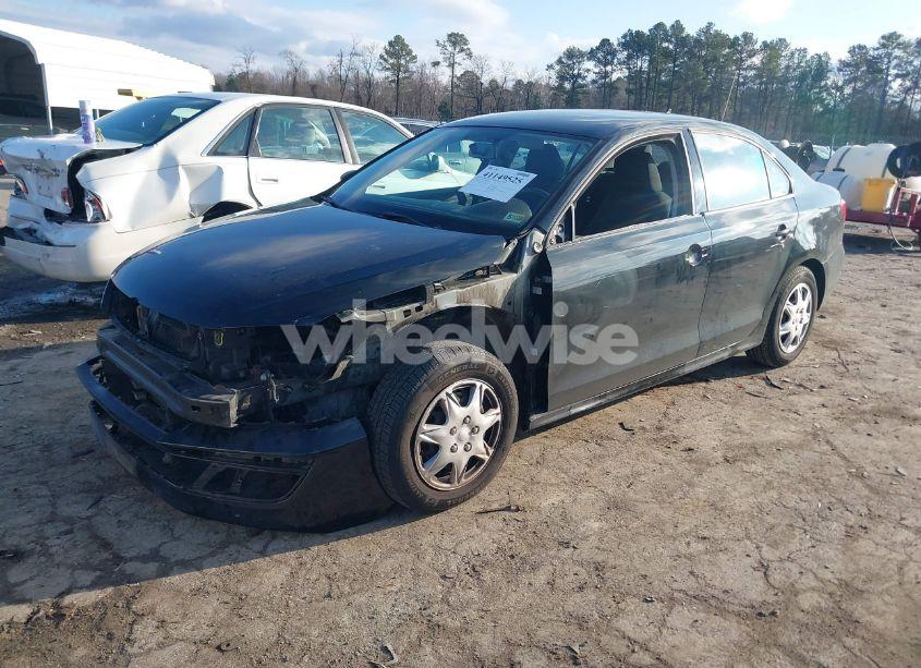 Photo 2 of 2015 Volkswagen Jetta 2.0L S (VIN 3VW2K7AJ7FM315982)