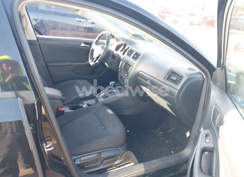 Photo 5 of 2015 Volkswagen Jetta 2.0L S (VIN 3VW2K7AJ7FM315982)