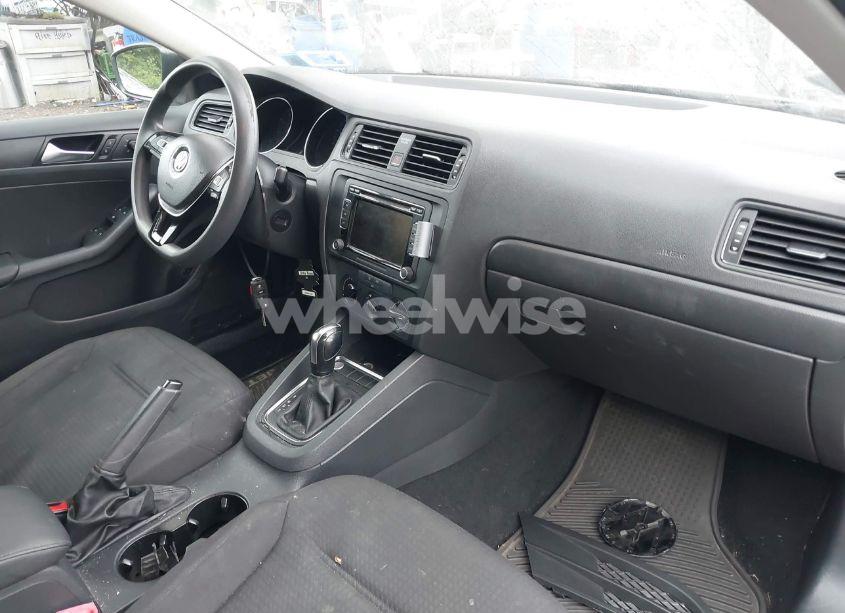 Photo 5 of 2015 Volkswagen Jetta 2.0L S (VIN 3VW2K7AJ7FM424412)