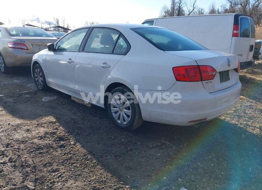 Photo 3 of 2011 Volkswagen Jetta 2.0L S (VIN 3VW2K7AJ8BM305617)