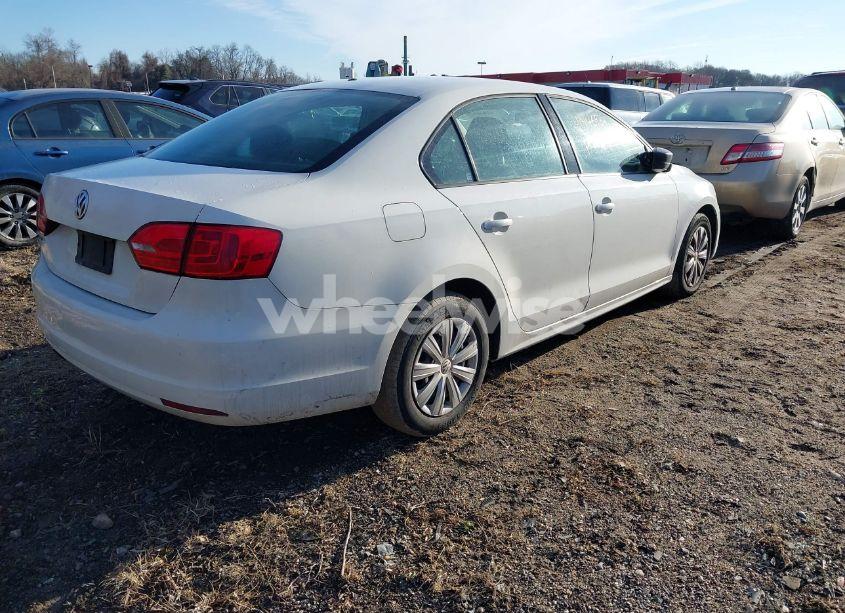 Photo 4 of 2011 Volkswagen Jetta 2.0L S (VIN 3VW2K7AJ8BM305617)