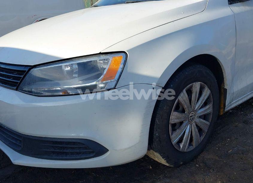 Photo 6 of 2011 Volkswagen Jetta 2.0L S (VIN 3VW2K7AJ8BM305617)