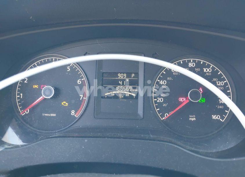 Photo 7 of 2011 Volkswagen Jetta 2.0L S (VIN 3VW2K7AJ8BM305617)