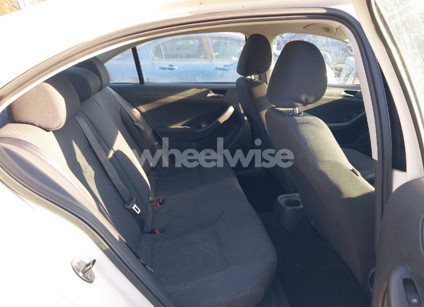 Photo 8 of 2011 Volkswagen Jetta 2.0L S (VIN 3VW2K7AJ8BM305617)