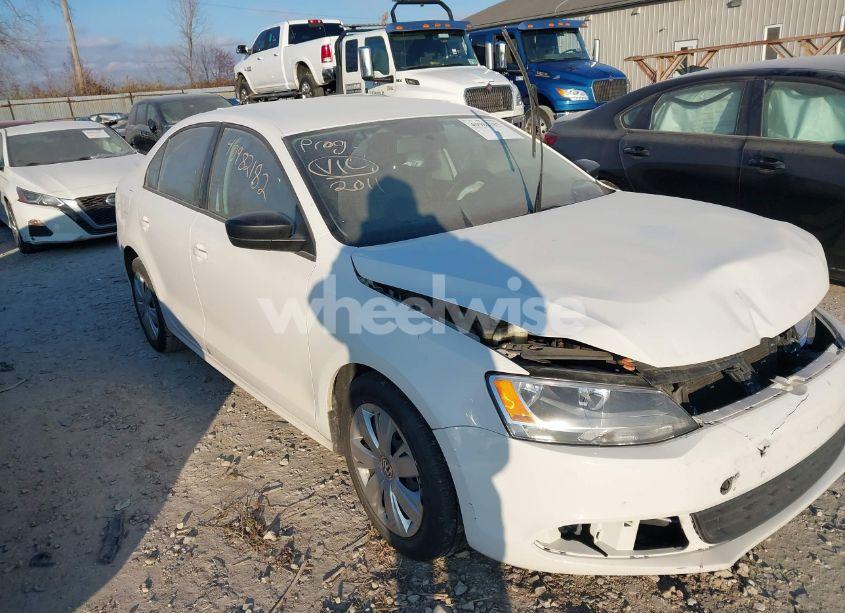 2011 Volkswagen Jetta 2.0L S (VIN 3VW2K7AJ8BM357328) main photo