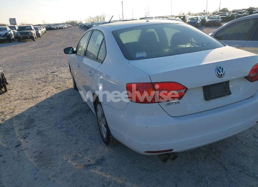 Photo 3 of 2011 Volkswagen Jetta 2.0L S (VIN 3VW2K7AJ8BM357328)