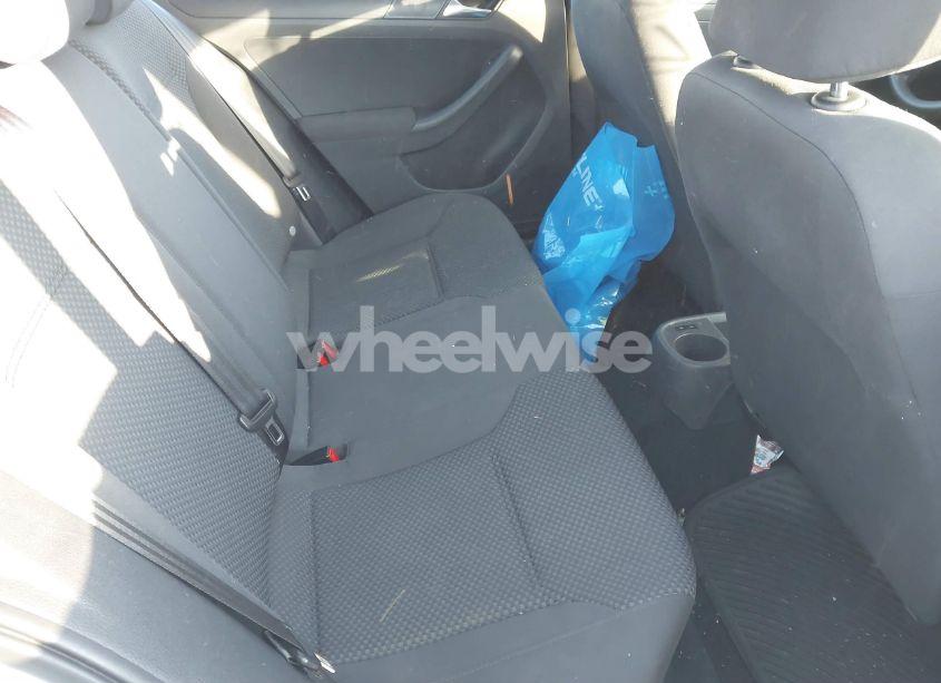 Photo 8 of 2011 Volkswagen Jetta 2.0L S (VIN 3VW2K7AJ8BM357328)