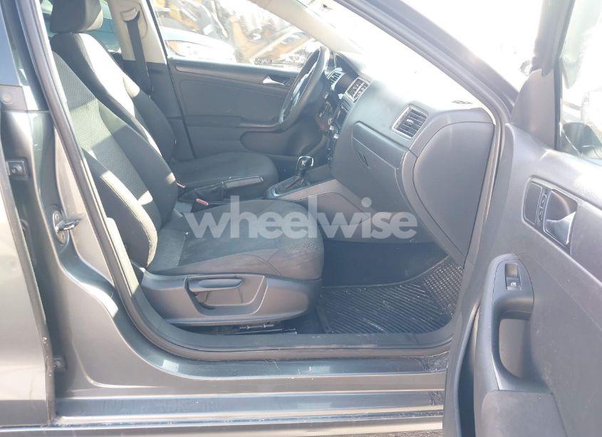 Photo 5 of 2012 Volkswagen Jetta 2.0L S (VIN 3VW2K7AJ8CM313976)