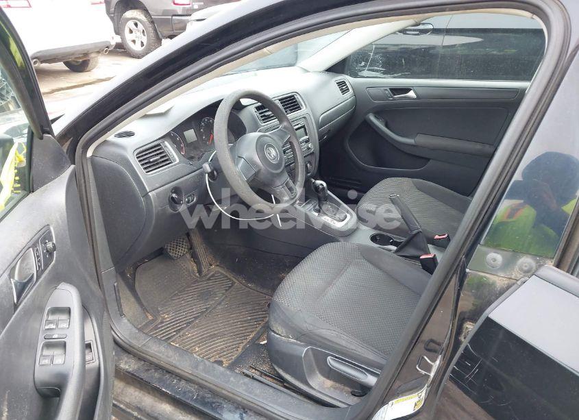 Photo 5 of 2012 Volkswagen Jetta 2.0L S (VIN 3VW2K7AJ8CM321950)