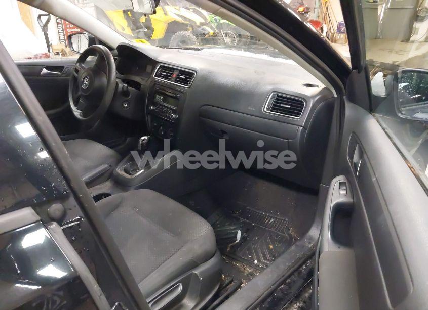 Photo 5 of 2012 Volkswagen Jetta 2.0L S (VIN 3VW2K7AJ8CM472416)