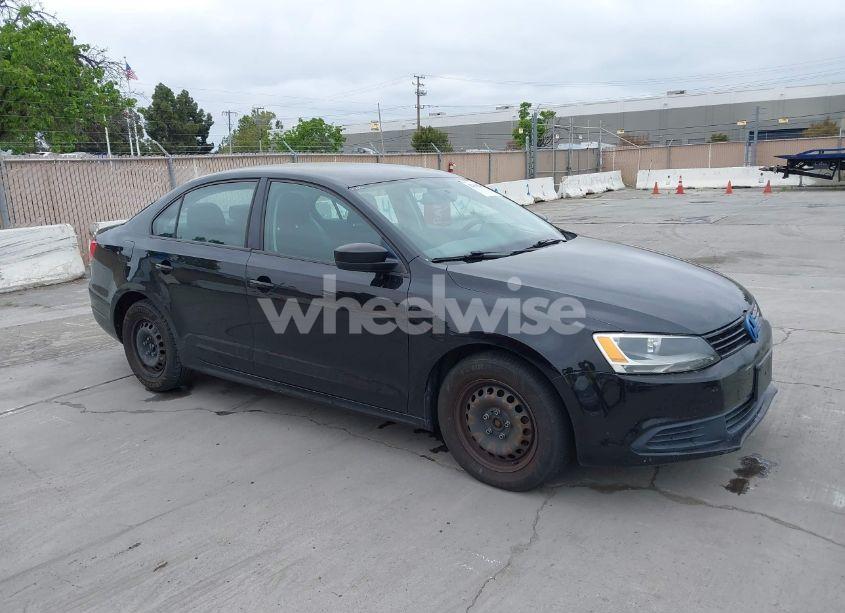 2013 Volkswagen Jetta 2.0L S (VIN 3VW2K7AJ8DM237564) main photo