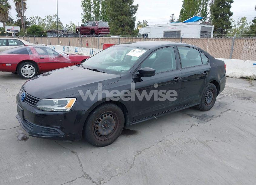 Photo 2 of 2013 Volkswagen Jetta 2.0L S (VIN 3VW2K7AJ8DM237564)