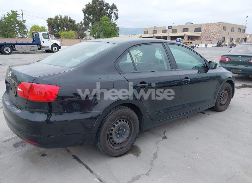 Photo 4 of 2013 Volkswagen Jetta 2.0L S (VIN 3VW2K7AJ8DM237564)