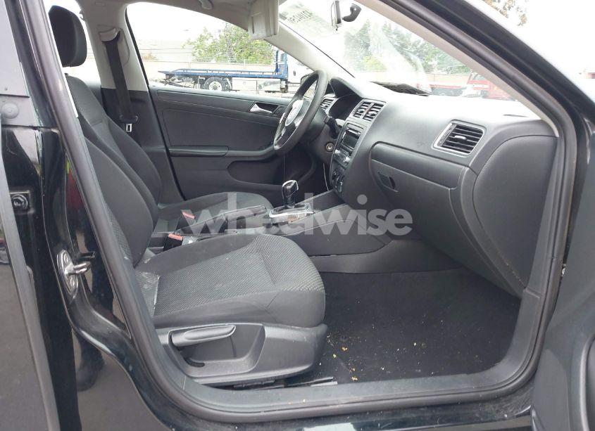 Photo 5 of 2013 Volkswagen Jetta 2.0L S (VIN 3VW2K7AJ8DM237564)