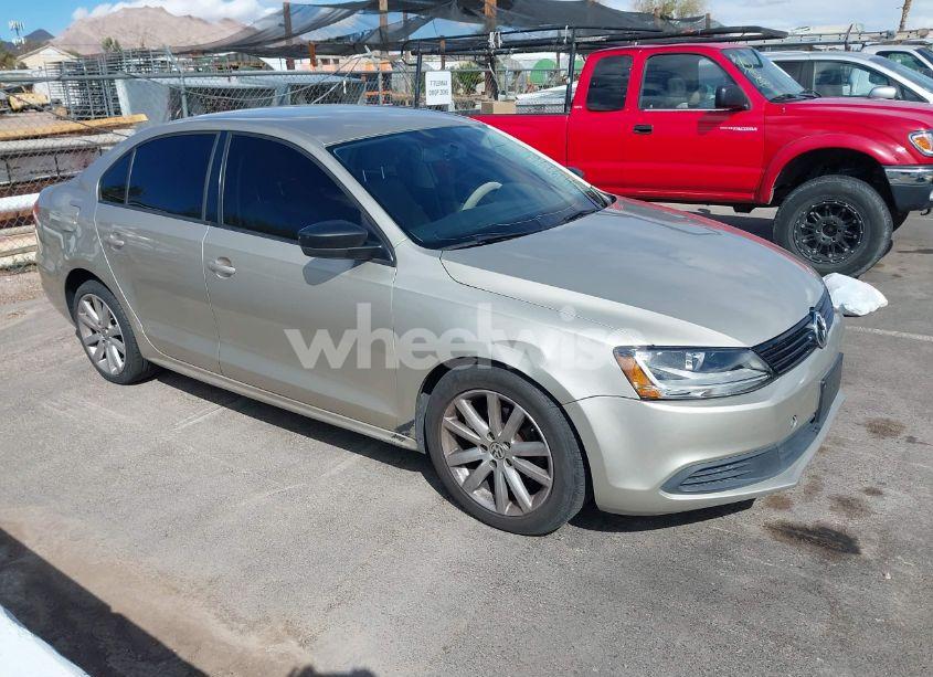 2013 Volkswagen Jetta 2.0L S (VIN 3VW2K7AJ8DM242716) main photo