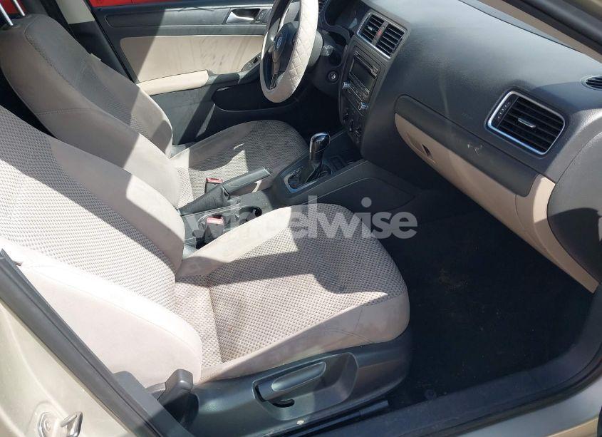 Photo 5 of 2013 Volkswagen Jetta 2.0L S (VIN 3VW2K7AJ8DM242716)