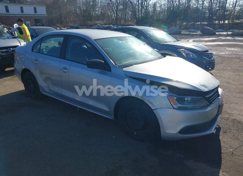 2013 Volkswagen Jetta 2.0L S (VIN 3VW2K7AJ8DM281449) main photo