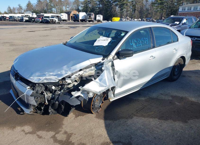 Photo 2 of 2013 Volkswagen Jetta 2.0L S (VIN 3VW2K7AJ8DM281449)