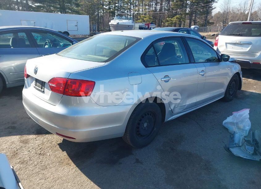 Photo 4 of 2013 Volkswagen Jetta 2.0L S (VIN 3VW2K7AJ8DM281449)