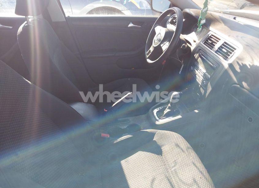 Photo 5 of 2013 Volkswagen Jetta 2.0L S (VIN 3VW2K7AJ8DM281449)