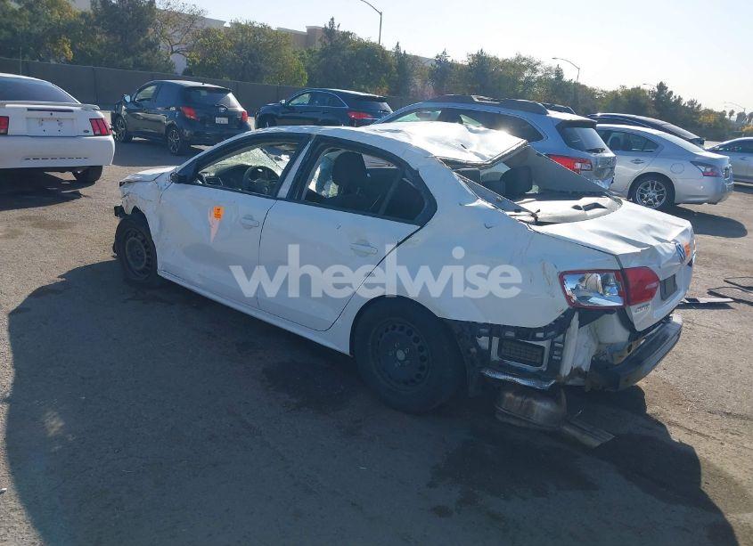 Photo 3 of 2013 Volkswagen Jetta 2.0L S (VIN 3VW2K7AJ8DM292144)