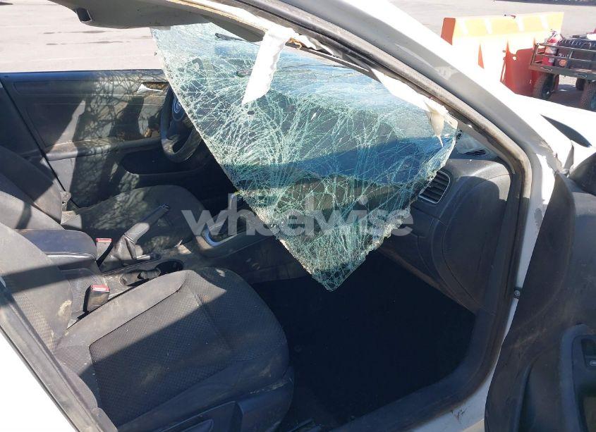 Photo 5 of 2013 Volkswagen Jetta 2.0L S (VIN 3VW2K7AJ8DM292144)