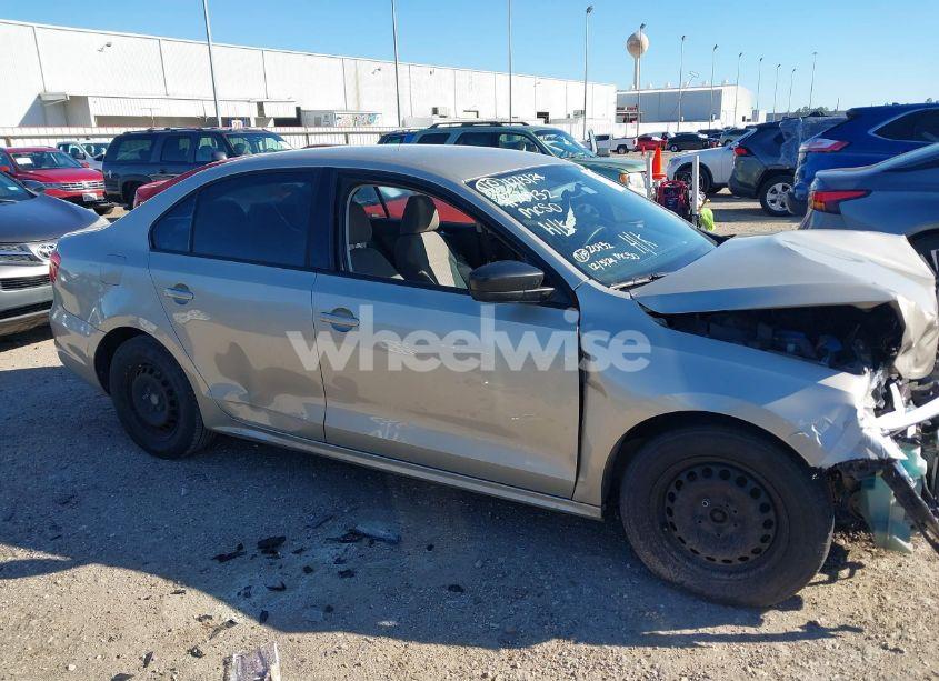 Photo 14 of 2013 Volkswagen Jetta 2.0L S (VIN 3VW2K7AJ8DM303580)