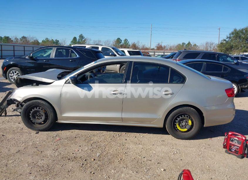 Photo 15 of 2013 Volkswagen Jetta 2.0L S (VIN 3VW2K7AJ8DM303580)