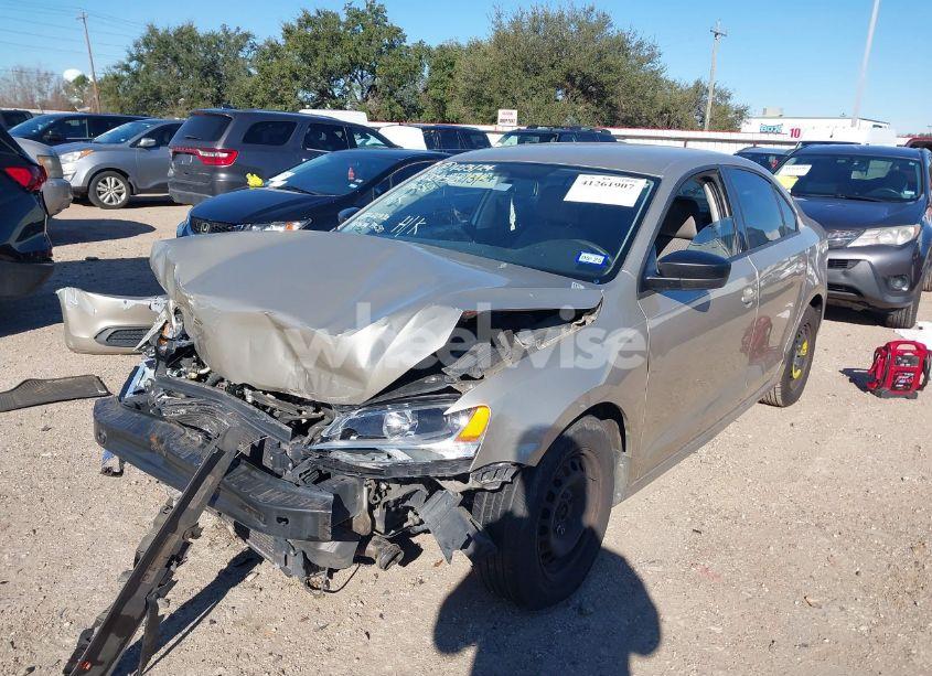 Photo 2 of 2013 Volkswagen Jetta 2.0L S (VIN 3VW2K7AJ8DM303580)