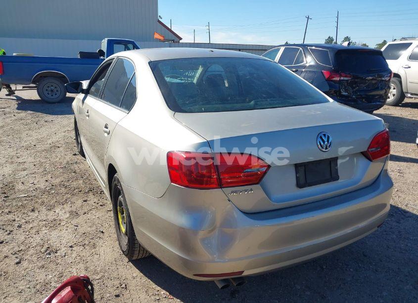 Photo 3 of 2013 Volkswagen Jetta 2.0L S (VIN 3VW2K7AJ8DM303580)