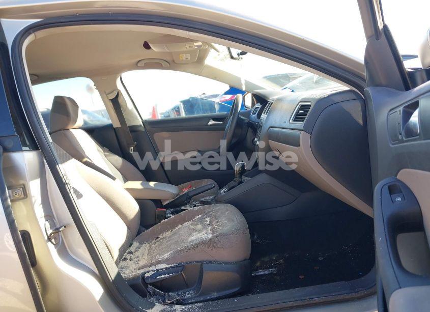 Photo 5 of 2013 Volkswagen Jetta 2.0L S (VIN 3VW2K7AJ8DM303580)