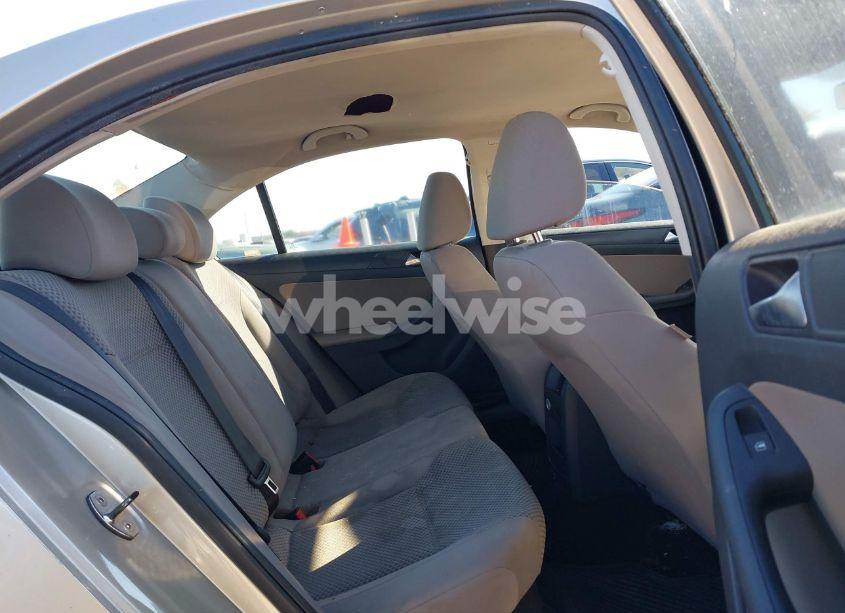 Photo 8 of 2013 Volkswagen Jetta 2.0L S (VIN 3VW2K7AJ8DM303580)