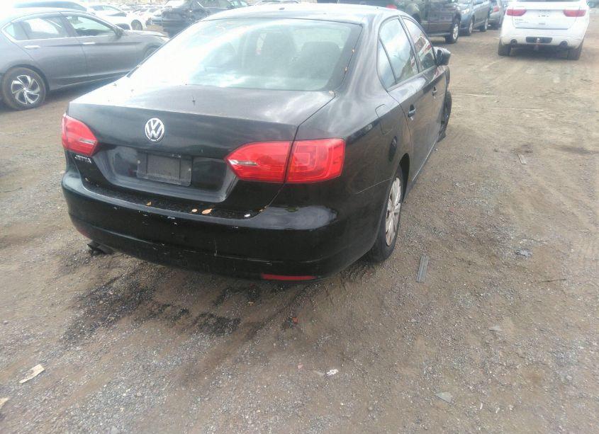 Photo 4 of 2013 Volkswagen Jetta 2.0L S (VIN 3VW2K7AJ8DM354318)