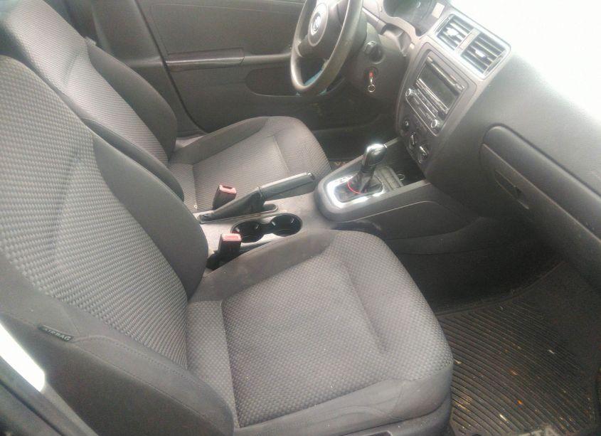 Photo 5 of 2013 Volkswagen Jetta 2.0L S (VIN 3VW2K7AJ8DM354318)