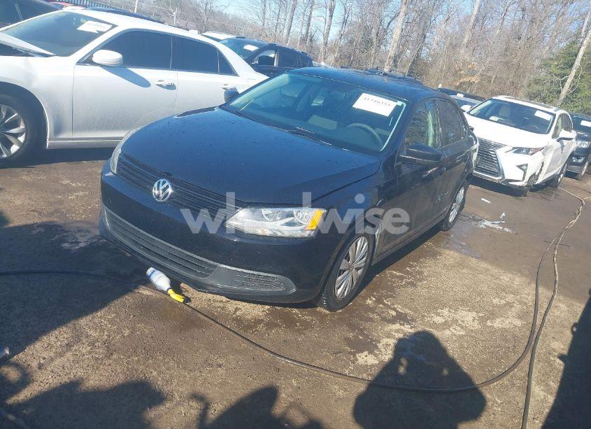 Photo 2 of 2013 Volkswagen Jetta 2.0L S (VIN 3VW2K7AJ8DM398819)
