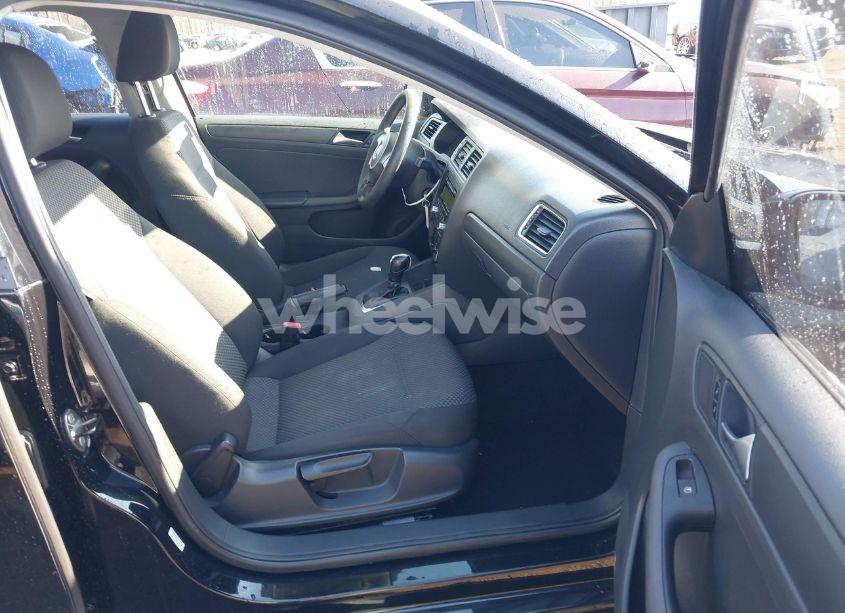 Photo 5 of 2013 Volkswagen Jetta 2.0L S (VIN 3VW2K7AJ8DM398819)